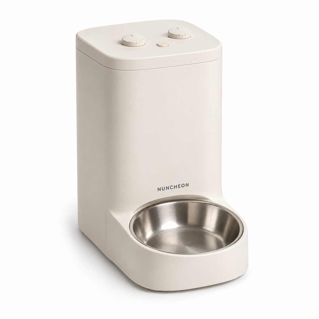 Tally Feeder 3 L in Chalk, three-quarter view
