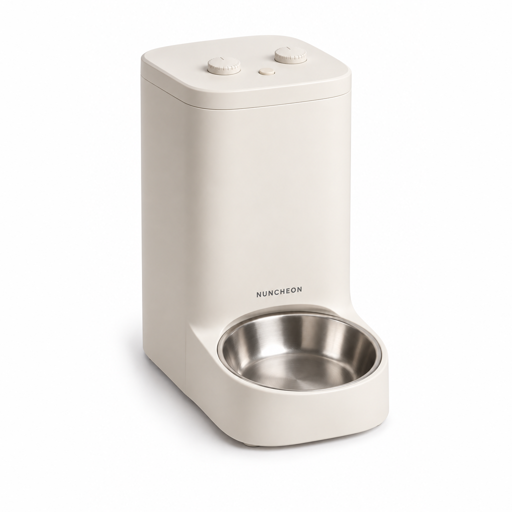 Tally Feeder 5 L in Chalk, three-quarter view